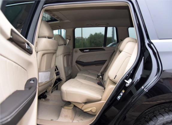 奔驰GL级 2015款 GL 350 CDI 4MATIC 车厢座椅   后排空间
