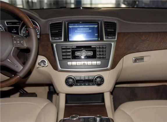 奔驰GL级 2015款 GL 400 4MATIC动感型 中控类   中控台