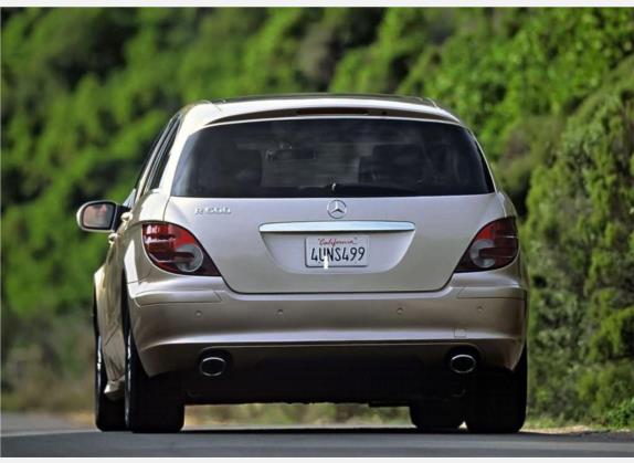 奔驰R级 2006款 R 500 4MATIC 外观   正后