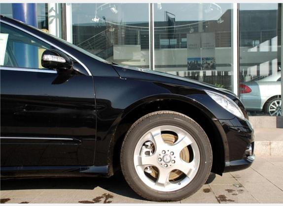 奔驰R级 2007款 R 500 L 4MATIC 其他细节类   前轮