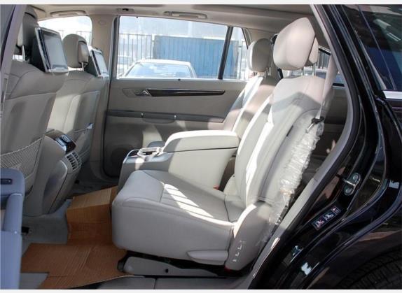 奔驰R级 2007款 R 500 L 4MATIC 车厢座椅   后排空间