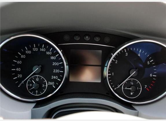 奔驰R级 2007款 R 500 L 4MATIC 中控类   仪表盘