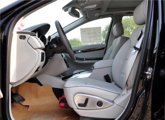 奔驰R级 2010款 R 350 L 4MATIC 车厢座椅   前排空间