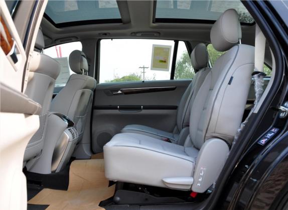 奔驰R级 2010款 R 350 L 4MATIC 车厢座椅   后排空间