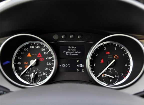 奔驰R级 2010款 R 350 L 4MATIC 中控类   仪表盘