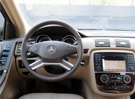 奔驰R级 2010款 R 500 L 4MATIC 中控类   驾驶位