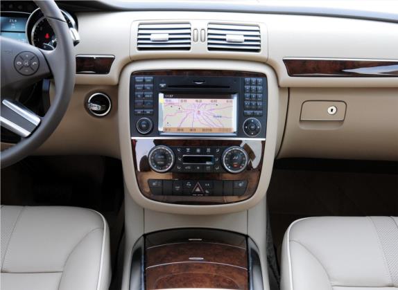 奔驰R级 2010款 R 500 L 4MATIC 中控类   中控台