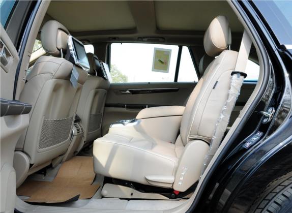奔驰R级 2010款 R 500 L 4MATIC 车厢座椅   后排空间