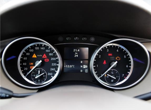 奔驰R级 2010款 R 500 L 4MATIC 中控类   仪表盘