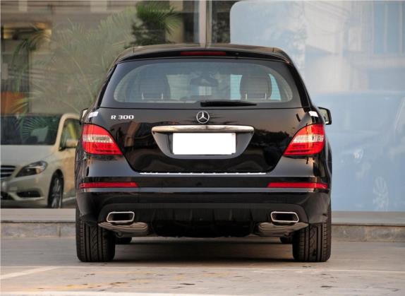 奔驰R级 2011款 R 300 L 商务型 外观   正后