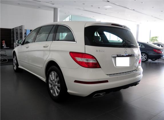 奔驰R级 2011款 R 300 L 豪华型 外观   斜后