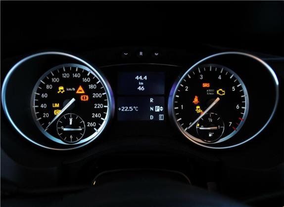 奔驰R级 2011款 R 300 L 豪华型 中控类   仪表盘