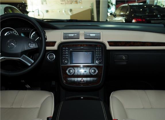 奔驰R级 2011款 R 350 L 4MATIC 中控类   中控台
