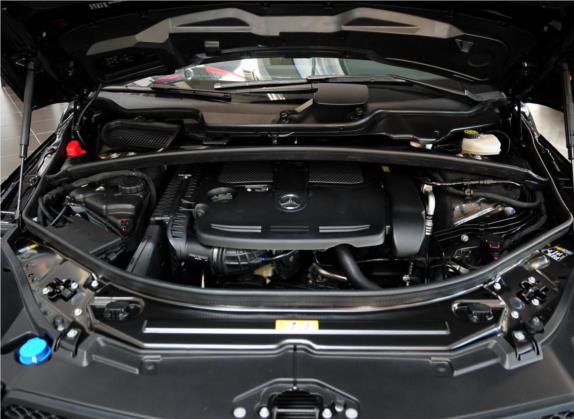 奔驰R级 2011款 R 350 L 4MATIC 其他细节类   发动机舱