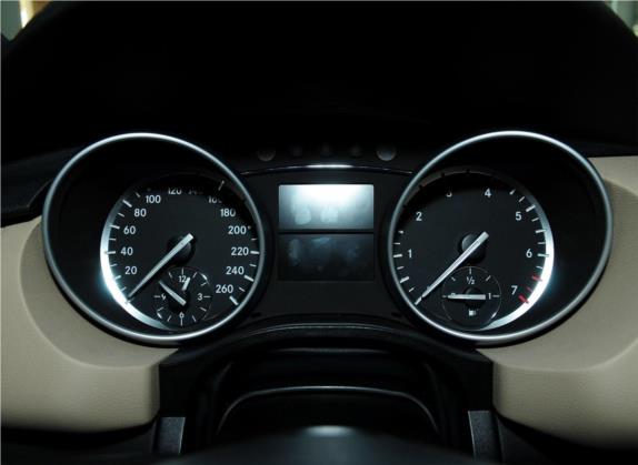奔驰R级 2011款 R 350 L 4MATIC 中控类   仪表盘