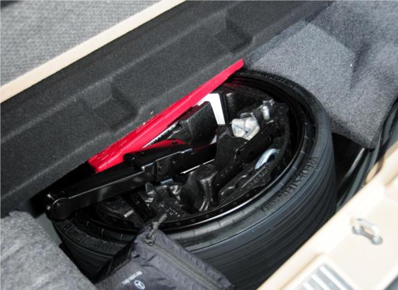 奔驰R级 2014款 R 320 4MATIC 豪华型 其他细节类   备胎