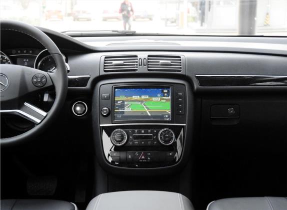 奔驰R级 2014款 R 400 4MATIC 豪华型 中控类   中控台