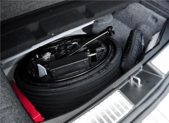奔驰R级 2014款 R 400 4MATIC 豪华型 其他细节类   备胎