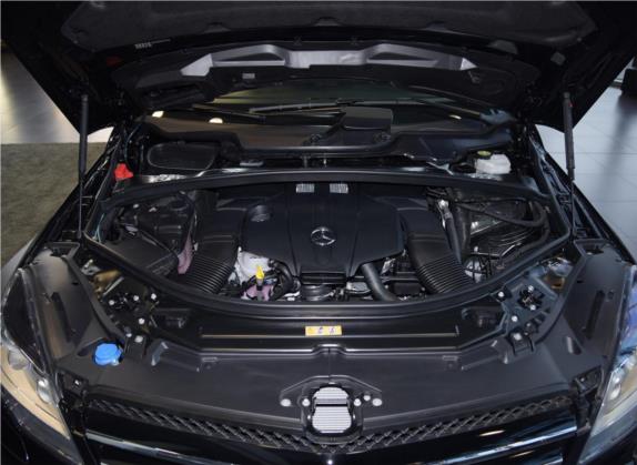 奔驰R级 2015款 R 320 4MATIC 豪华型 其他细节类   发动机舱