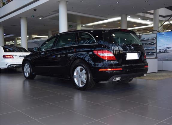 奔驰R级 2015款 R 320 4MATIC 豪华型 外观   斜后