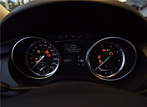 奔驰R级 2015款 R 320 4MATIC 豪华型 中控类   仪表盘