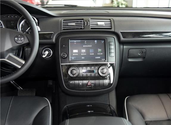 奔驰R级 2015款 R 400 4MATIC 商务型 中控类   中控台