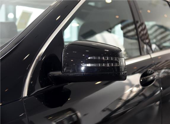奔驰R级 2015款 R 400 4MATIC 商务型 外观细节类   外后视镜