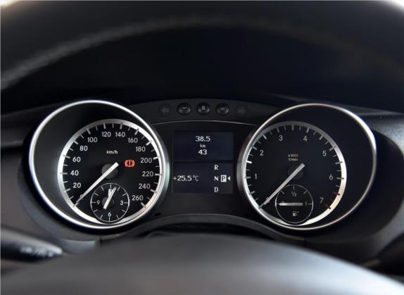 奔驰R级 2015款 R 400 4MATIC 商务型 中控类   仪表盘