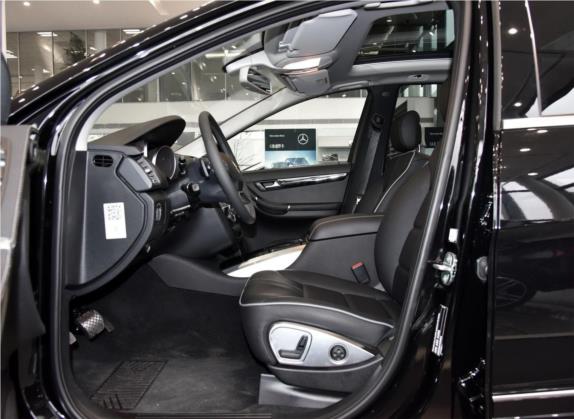 奔驰R级 2017款 R 320 4MATIC 商务型臻藏版 车厢座椅   前排空间
