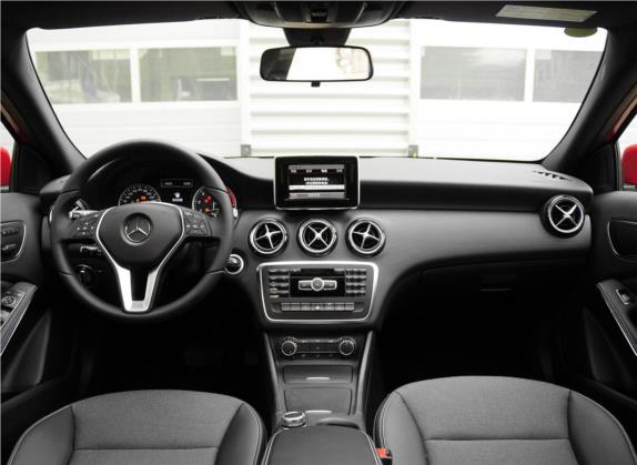 奔驰A级(进口) 2013款 A 180 时尚型 中控类   中控全图