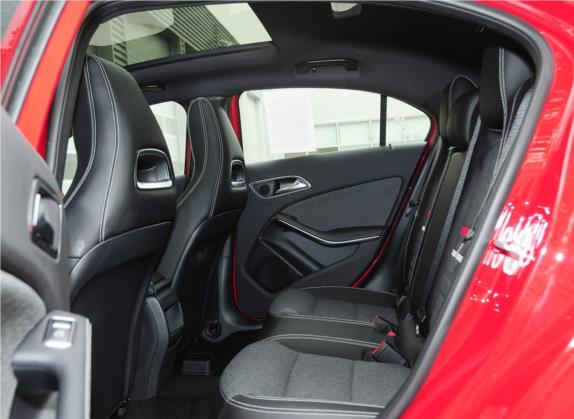 奔驰A级(进口) 2013款 A 180 时尚型 车厢座椅   后排空间