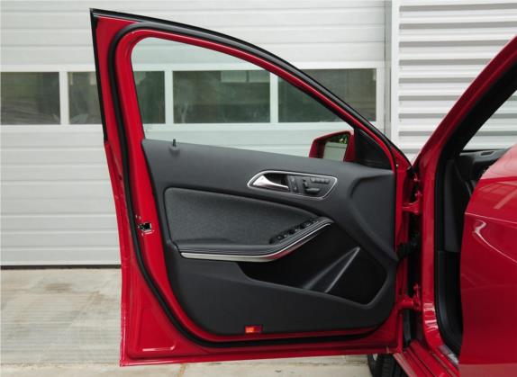 奔驰A级(进口) 2013款 A 180 时尚型 车厢座椅   前门板