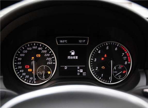 奔驰A级(进口) 2013款 A 180 时尚型 中控类   仪表盘