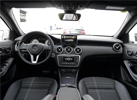奔驰A级(进口) 2015款 A 200 时尚型 中控类   中控全图