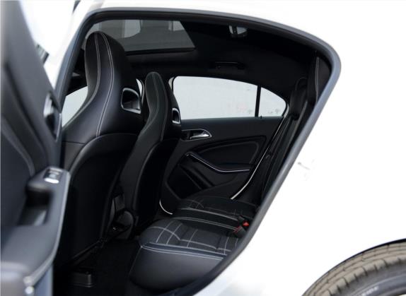 奔驰A级(进口) 2015款 A 200 时尚型 车厢座椅   后排空间