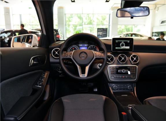 奔驰A级(进口) 2015款 A 180 标准型 中控类   驾驶位