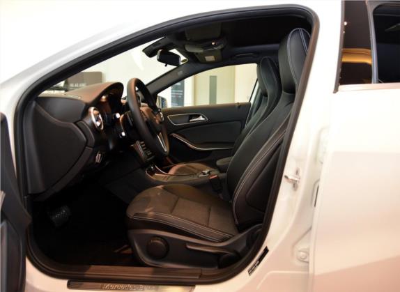 奔驰A级(进口) 2015款 A 180 标准型 车厢座椅   前排空间