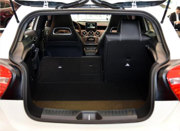 奔驰A级(进口) 2015款 A 180 标准型 车厢座椅   后备厢