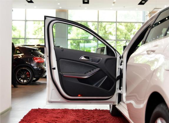 奔驰A级(进口) 2015款 A 180 标准型 车厢座椅   前门板