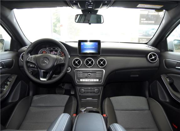 奔驰A级(进口) 2016款 A 200 动感型 中控类   中控全图