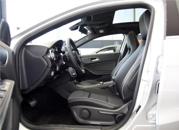 奔驰A级(进口) 2016款 A 200 动感型 车厢座椅   前排空间