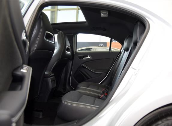 奔驰A级(进口) 2016款 A 200 动感型 车厢座椅   后排空间