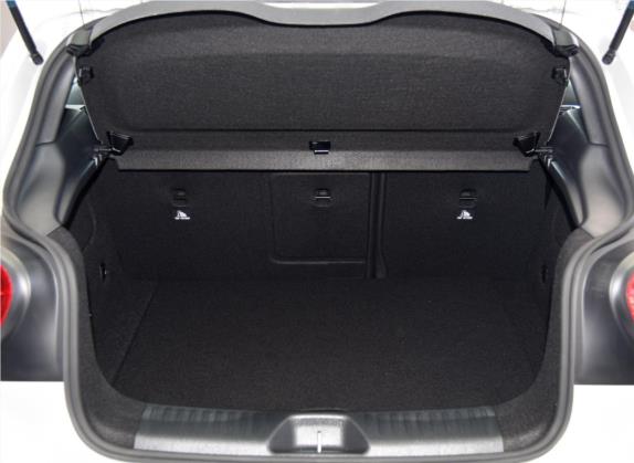 奔驰A级(进口) 2016款 A 200 动感型 车厢座椅   后备厢