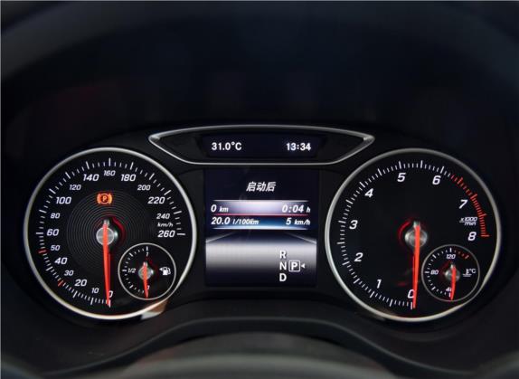 奔驰A级(进口) 2016款 A 200 动感型 中控类   仪表盘