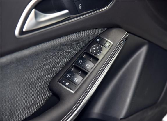 奔驰A级(进口) 2016款 A 200 动感型 车厢座椅   门窗控制