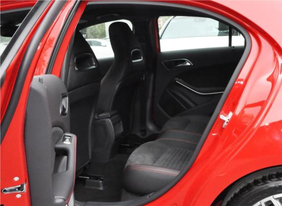 奔驰A级(进口) 2017款 A 200 运动型 车厢座椅   后排空间