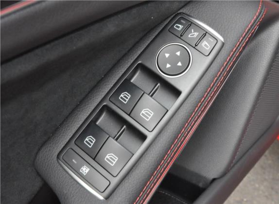 奔驰A级(进口) 2017款 A 200 运动型 车厢座椅   门窗控制