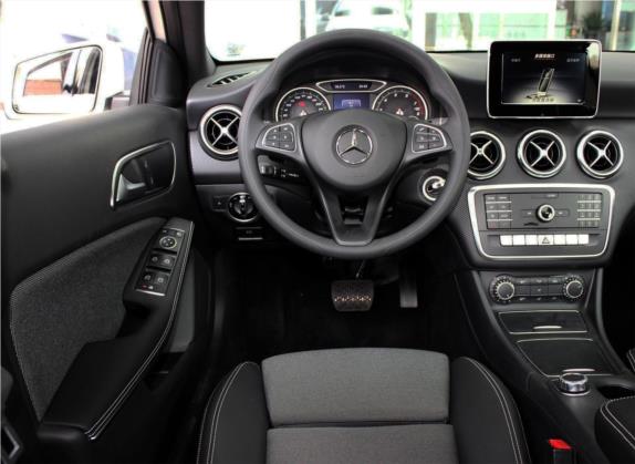 奔驰A级(进口) 2017款 改款 A 180 中控类   驾驶位