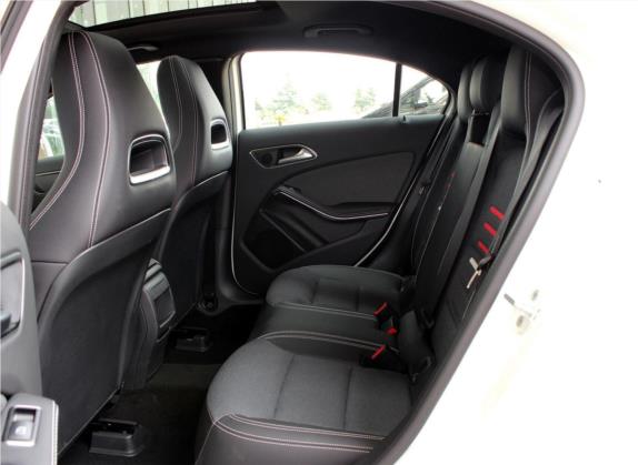 奔驰A级(进口) 2017款 改款 A 180 车厢座椅   后排空间