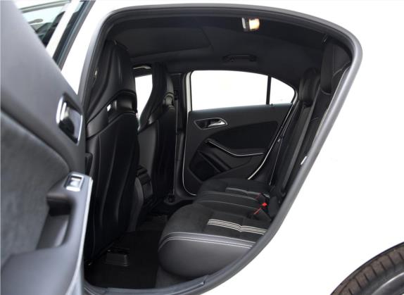 奔驰A级(进口) 2017款 A 200 极地限量版 车厢座椅   后排空间